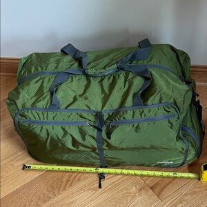 Moda Olive Travel duffel.